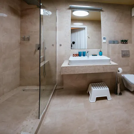 Apartman Lukrecja *